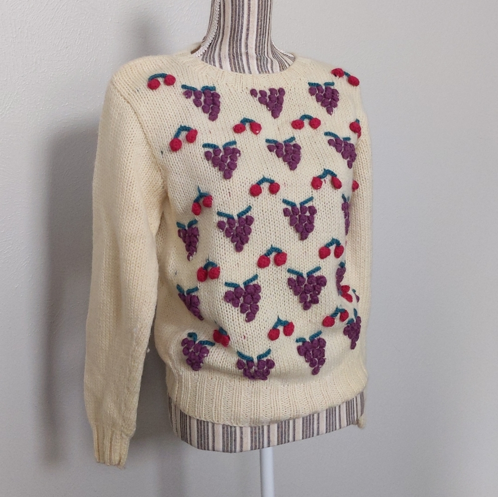 80s vintage wool sweater, cream color with grapes, cherries